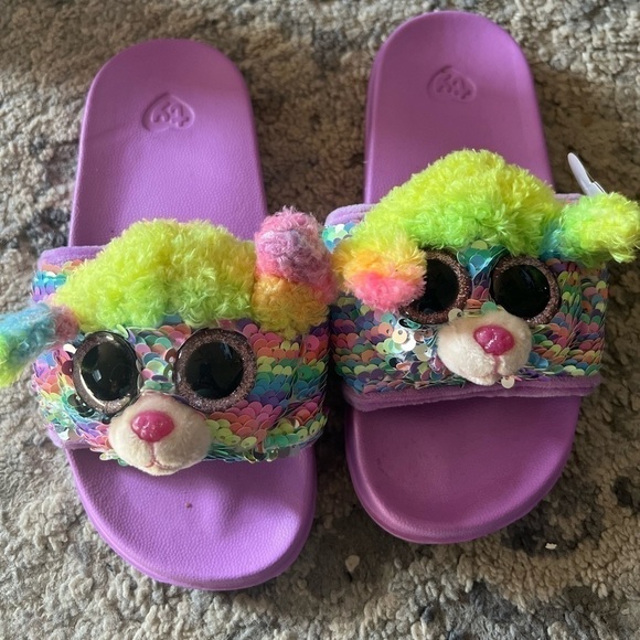Little girl size 1-3 Ty Colorful Bear slip on shoes, great condition - Picture 2 of 6
